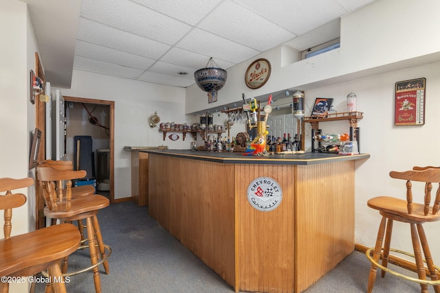 bar featuring a drop ceiling