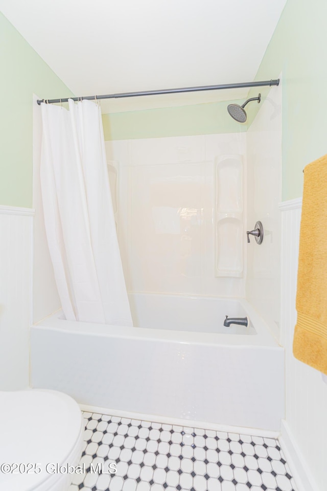 bathroom featuring toilet and shower / bath combo with shower curtain