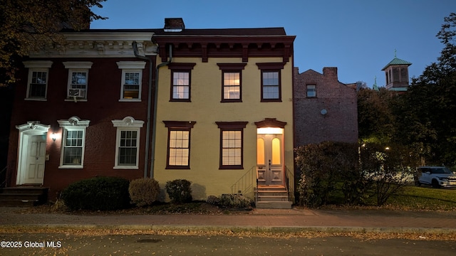 view of italianate home