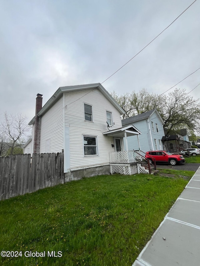 exterior space featuring a front yard