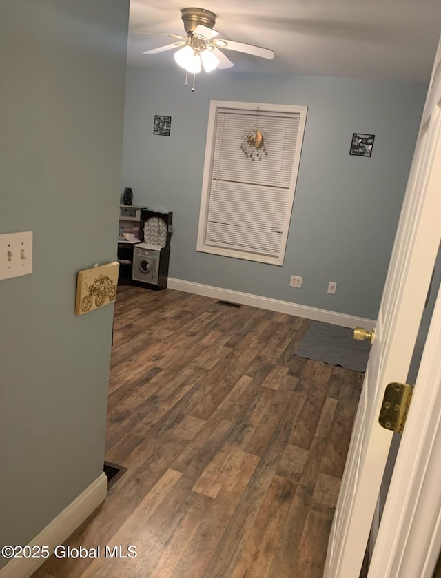 entryway with ceiling fan and dark wood-type flooring