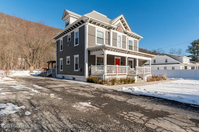 view of front of property with covered porch