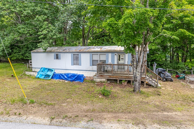 manufactured / mobile home with a wooden deck