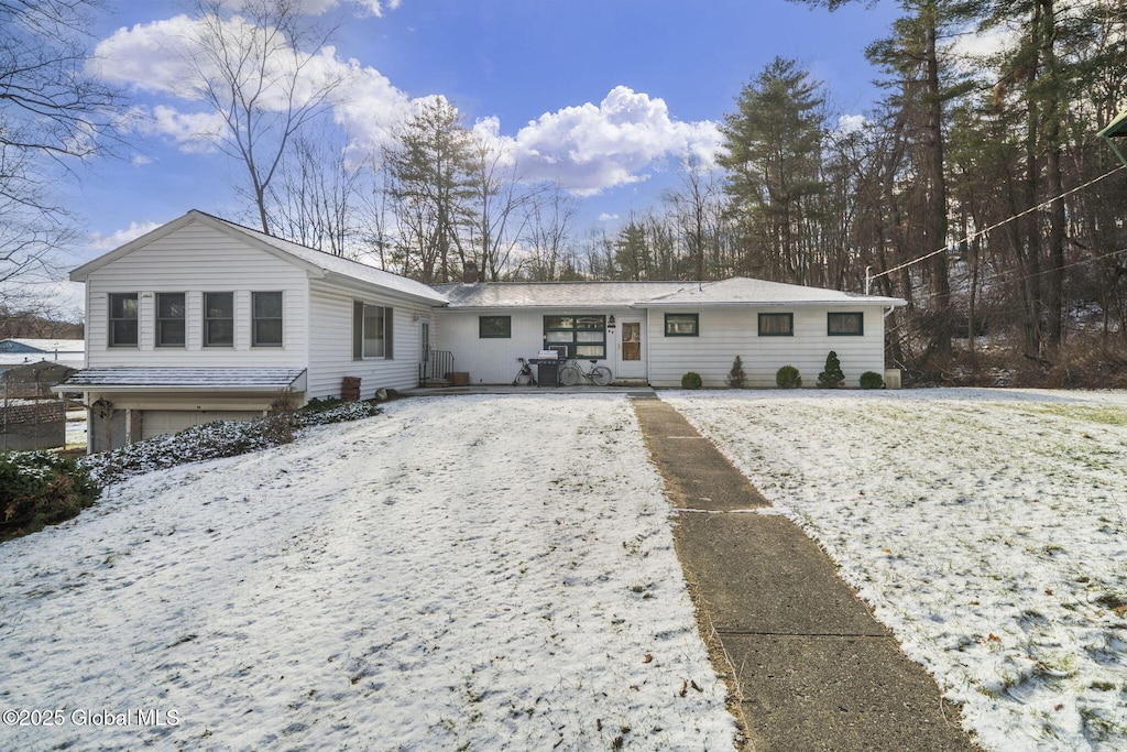 view of front facade with a garage