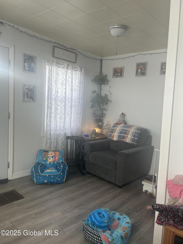 living room with wood-type flooring and crown molding