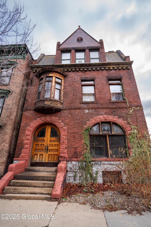 view of front facade with french doors