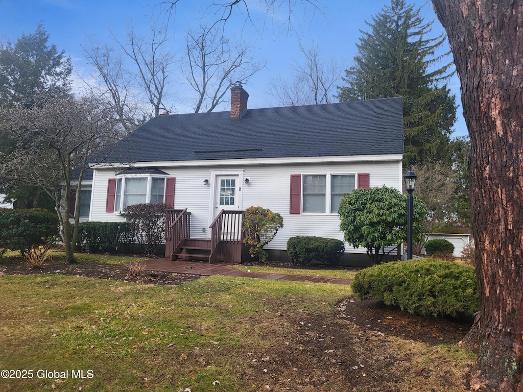 view of front of house featuring a front yard