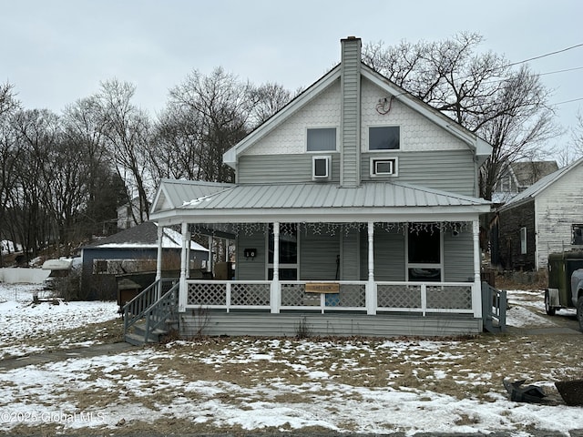 view of front of property featuring a porch