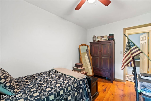 bedroom featuring light hardwood / wood-style floors and ceiling fan