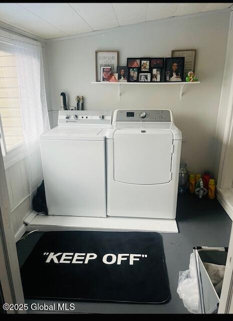 laundry room featuring independent washer and dryer