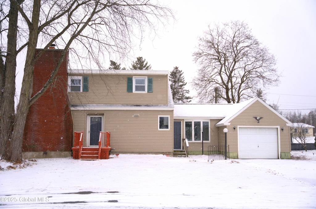 view of front facade with a garage