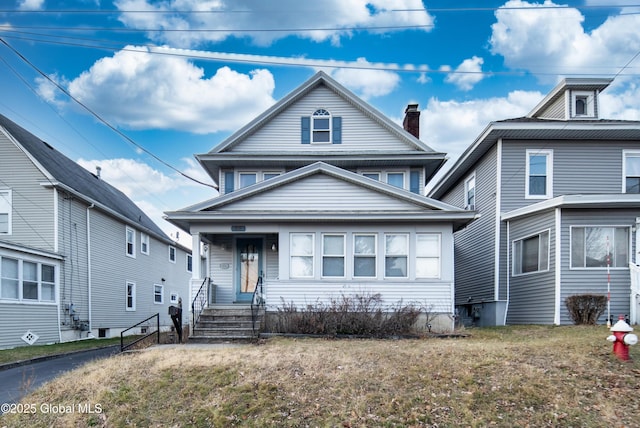 view of front of property with a front yard