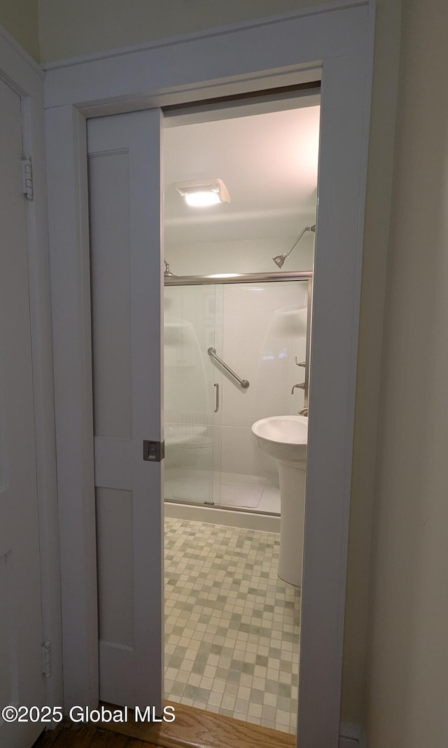 full bathroom featuring a stall shower