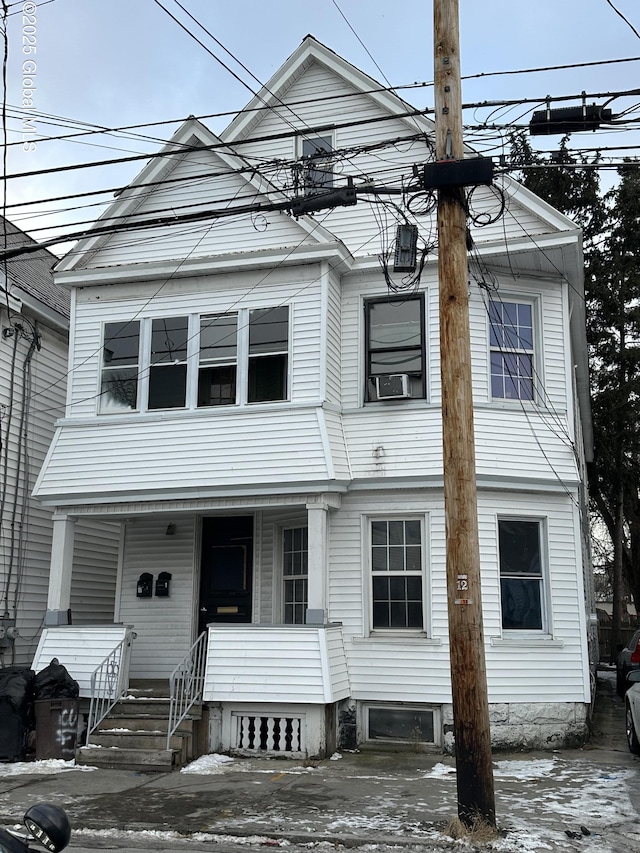 view of front facade with covered porch