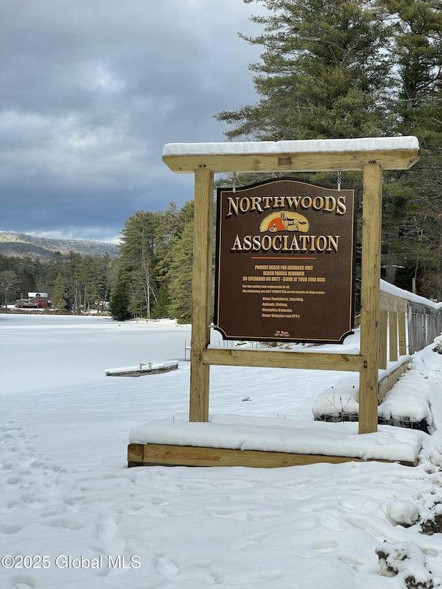 view of community / neighborhood sign