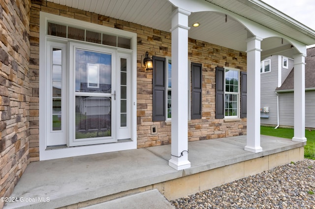 entrance to property featuring covered porch