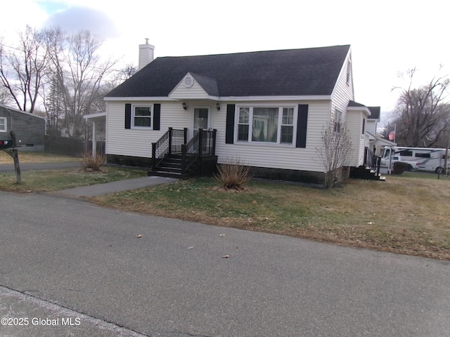 view of front facade with a front yard