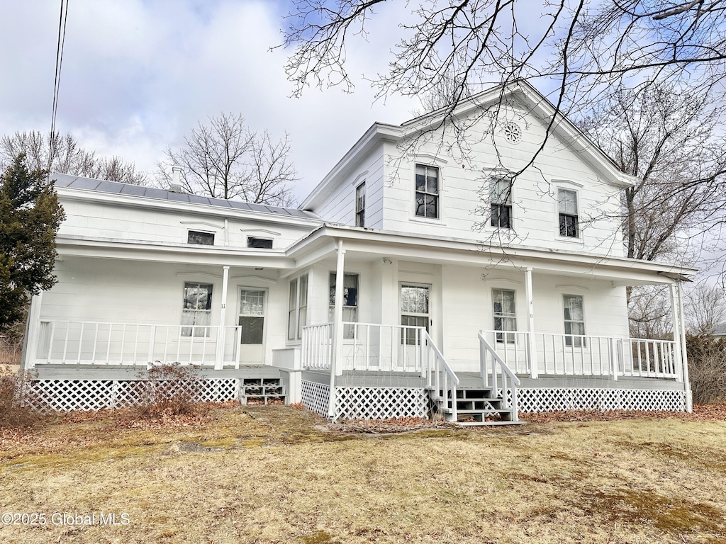 view of front of property featuring a porch