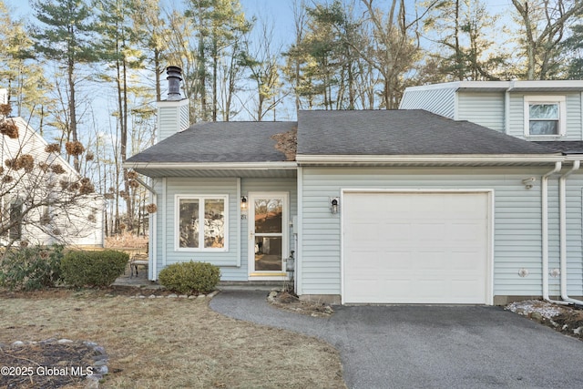 view of front facade featuring a garage