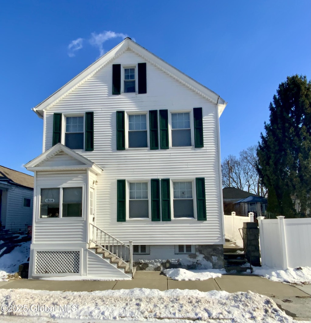 view of front of property