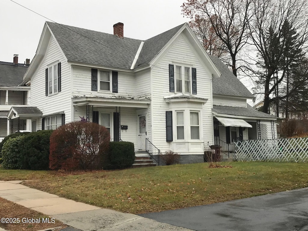 view of front of home with a front yard