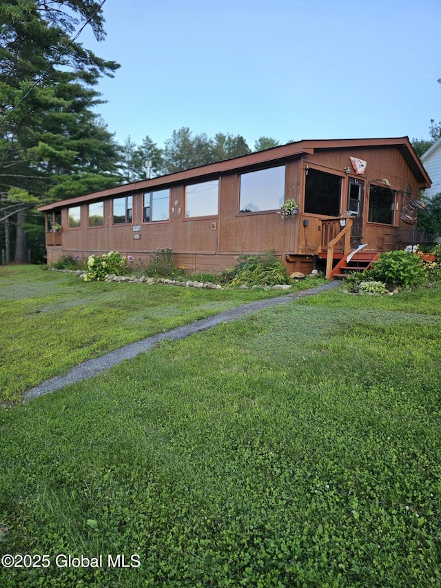 view of front of property with a front lawn