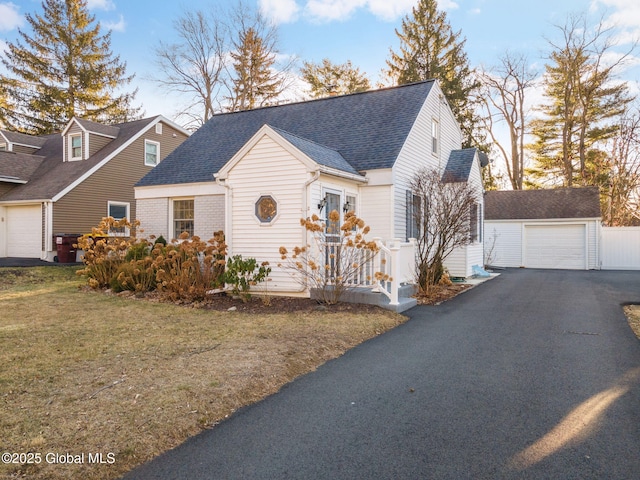 view of front of property featuring a front yard and a garage