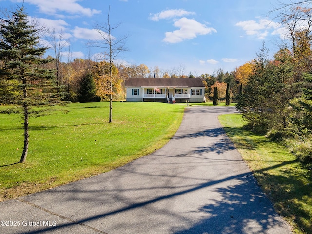 view of front of home featuring a front yard