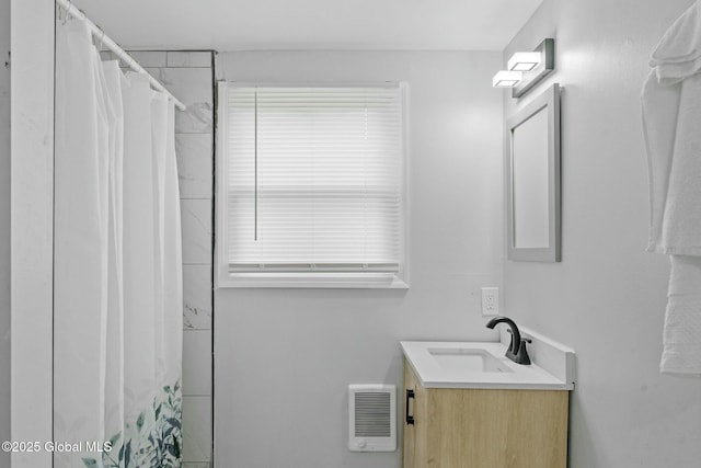 bathroom featuring a shower with curtain and vanity