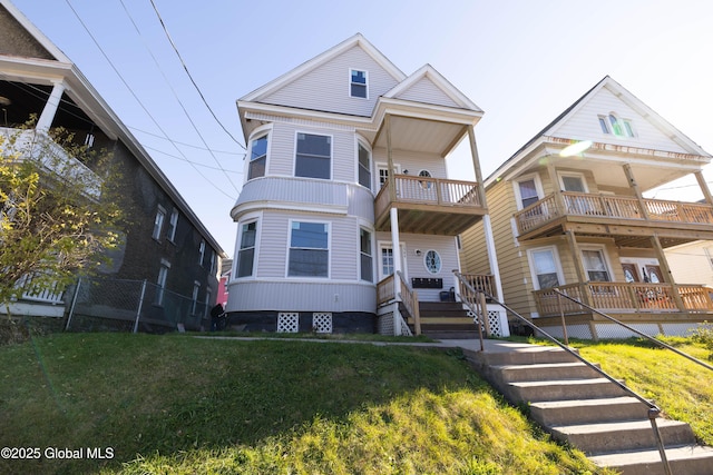 view of front of property with a front yard