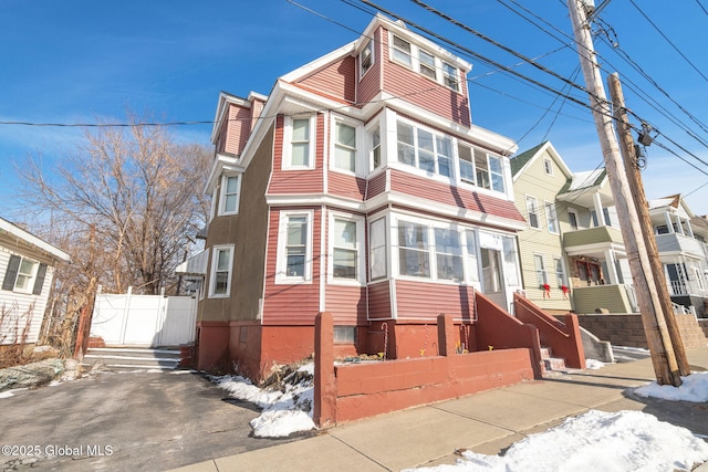 view of front of house