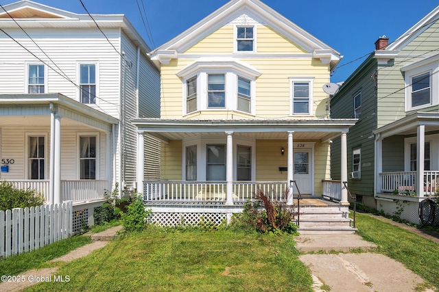 view of front facade featuring a porch and a front lawn