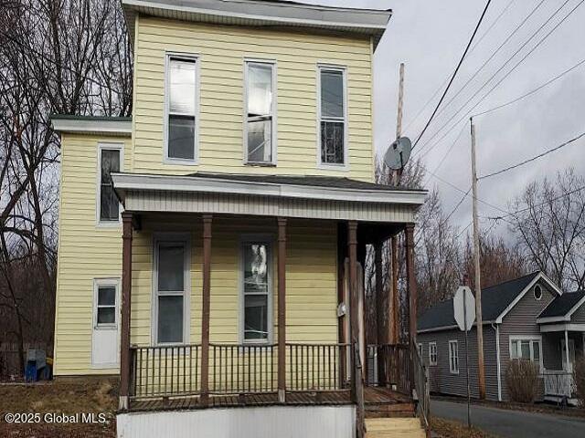 view of front of home with covered porch