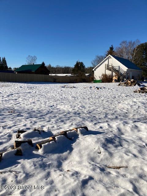 view of yard layered in snow