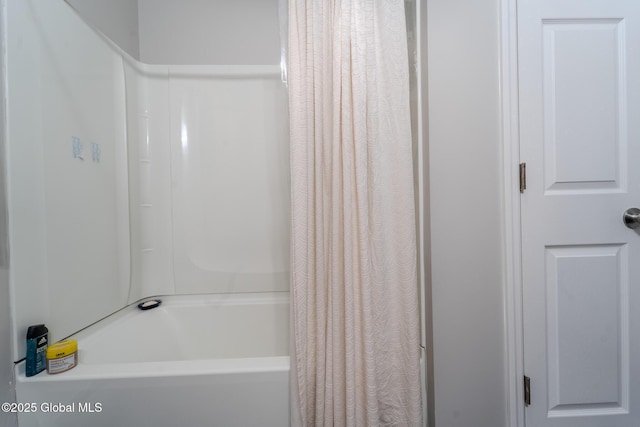 bathroom with shower / bath combo