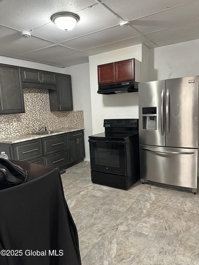 kitchen featuring sink, black range with electric cooktop, a drop ceiling, stainless steel fridge with ice dispenser, and decorative backsplash