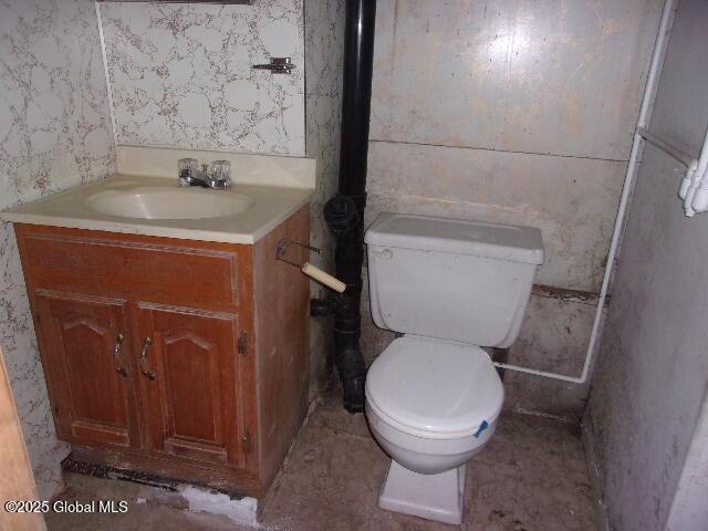 bathroom featuring toilet and vanity