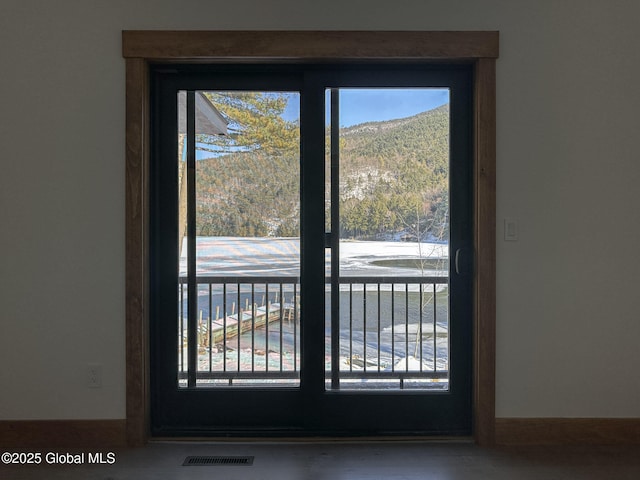 entryway with a wealth of natural light, visible vents, and a mountain view