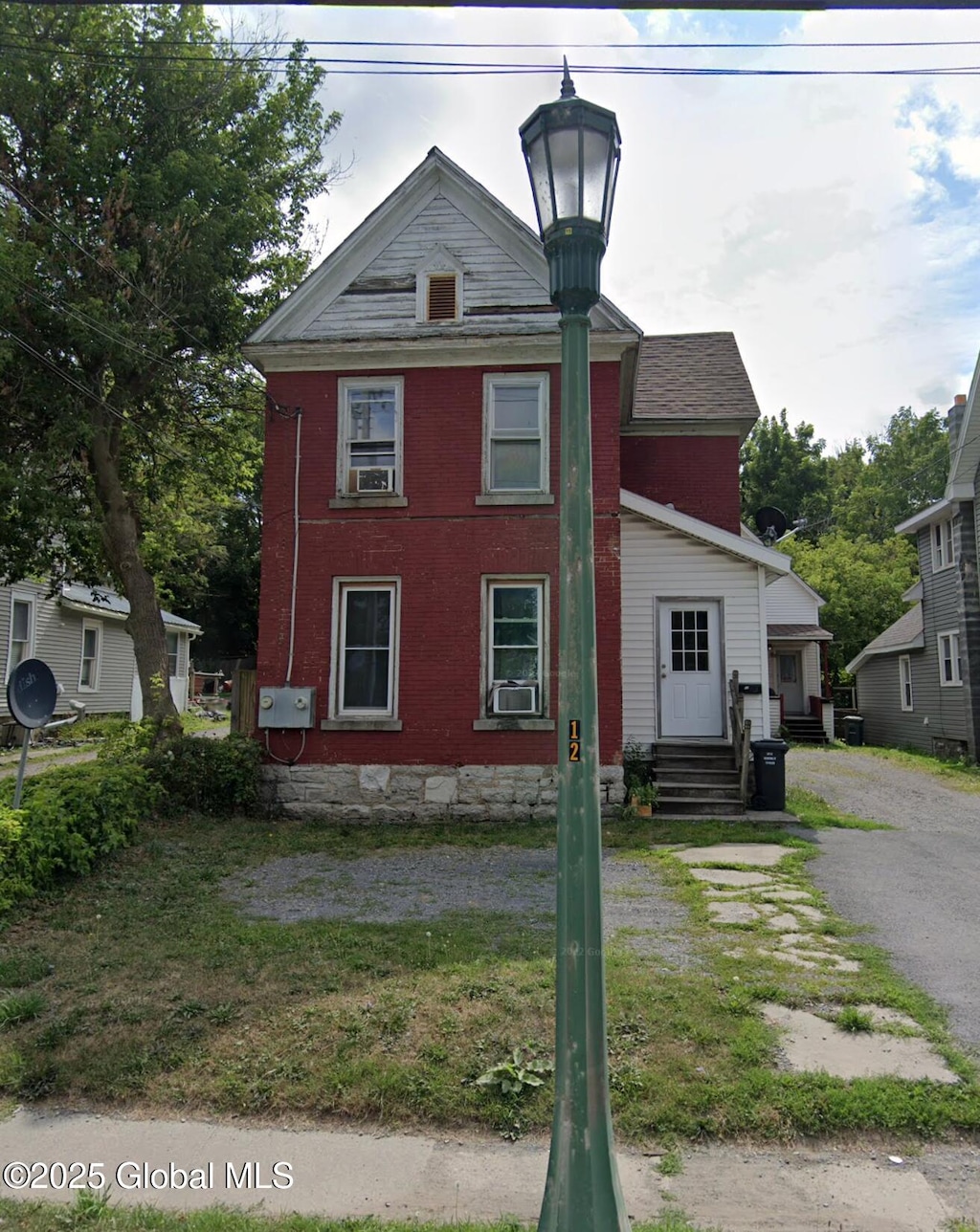 view of front of house