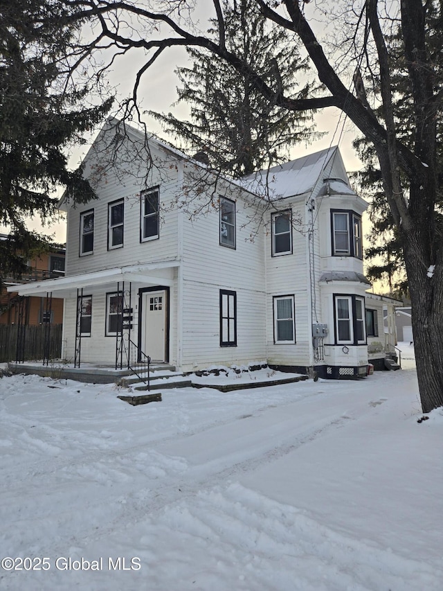 view of front facade