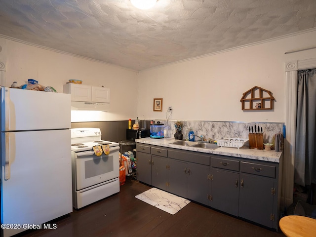 kitchen with gray cabinets, sink, white appliances, dark wood-type flooring, and a textured ceiling