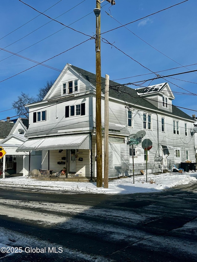 view of front of house featuring covered porch