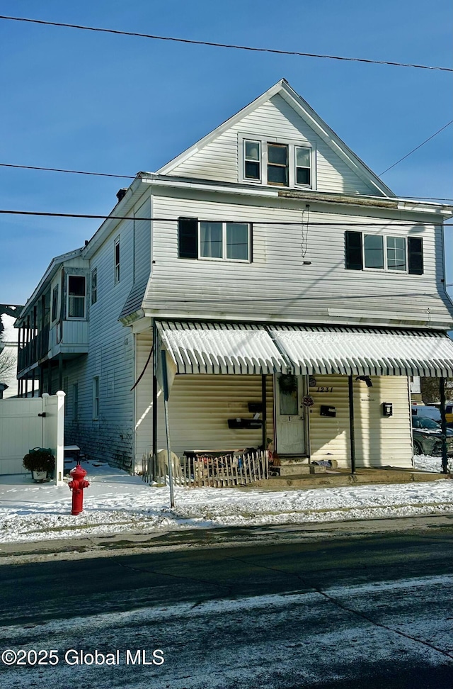 view of front of home with covered porch