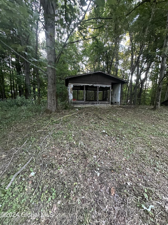 view of outbuilding