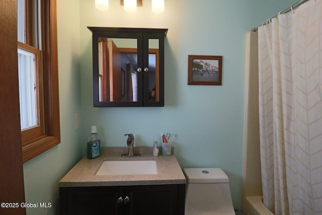 full bathroom with toilet, vanity, and shower / bath combo