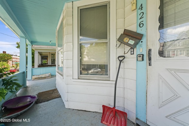 property entrance featuring covered porch