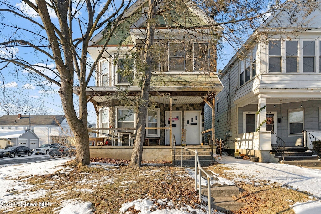 view of front of property featuring covered porch