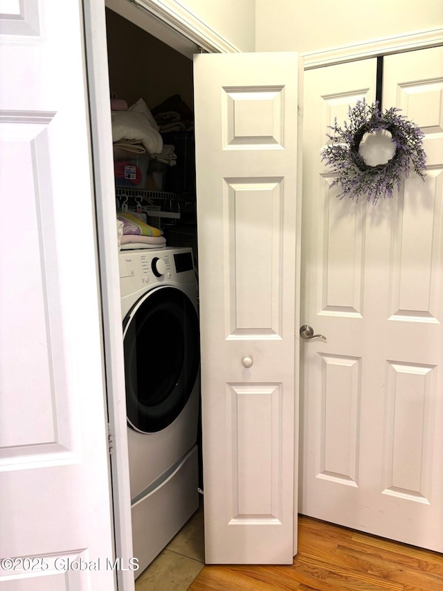 clothes washing area with washer / clothes dryer