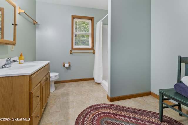 bathroom with vanity, a shower with shower curtain, and toilet