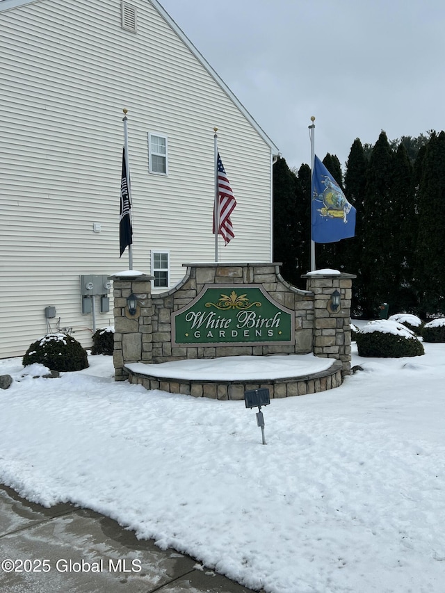 view of community / neighborhood sign